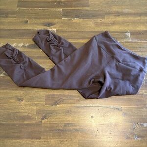 Beyond Yoga Chocolate Brown Mocha Cropped Leggings Capri Cinched Stretch XS
